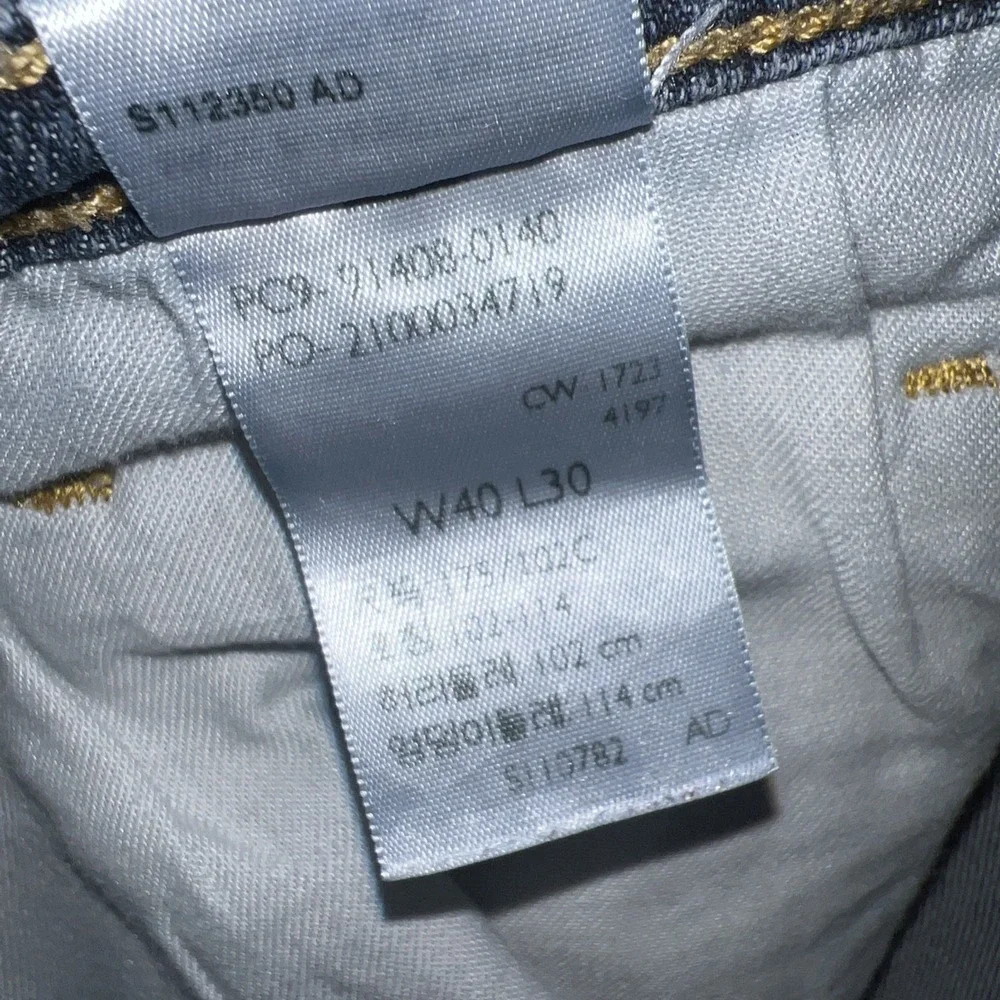 Levis levi signature